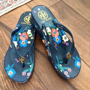 NEW Tory Burch floral wedge flip flops